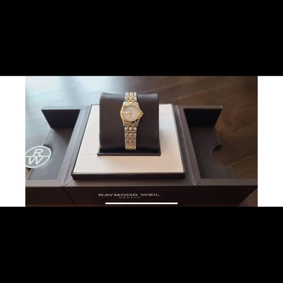 Raymond Weil women’s 5790-STO-00995 Tango Diamond two-tone stainless steel watch - Picture 4 of 7